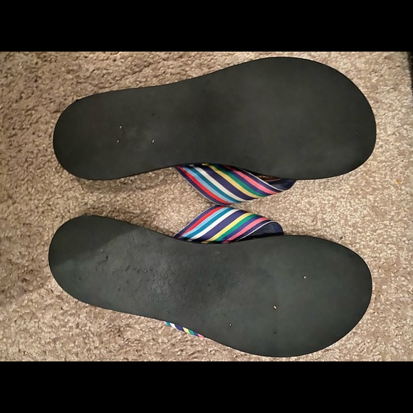 Eliza B boutique rainbow flip flops size 8 - Picture 2 of 3